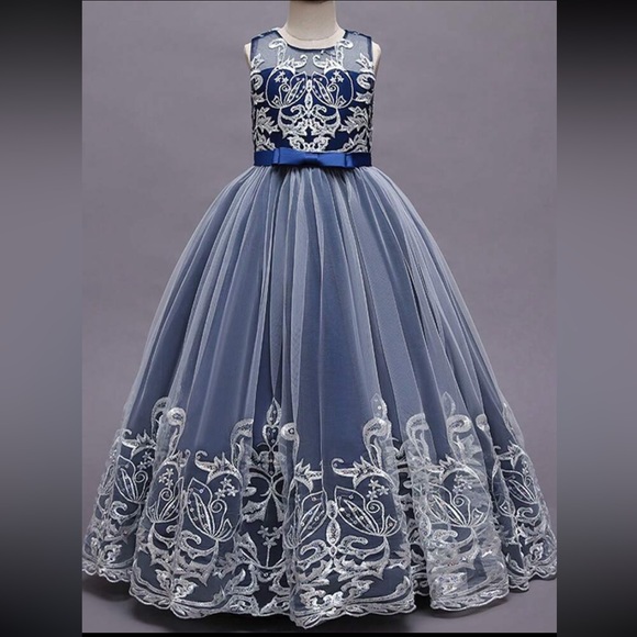 chinese dress ladies Grey Blue Lace Fit-And-Flare Bridesmaid Dress with V-Neckline - Bridesmaid Prom Dresses with V-Back - Multiple Colors Available main image 0